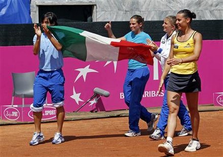 Italy's Francesca Schiavone (L) Roberta Vinci (2nd L), Sara Errani and Flavia Pennetta (R) celebrate after winning their Fed Cup World Group semi-final tennis match against Czech Republic in Rome, April 25, 2010. REUTERS/Giampiero Sposito
Italy's Francesca Schiavone (L) Roberta Vinci (2nd L), Sara Errani and Flavia Pennetta (R) celebrate after winning their Fed Cup World Group semi-final tennis match against Czech Republic in Rome, April 25, 2010. REUTERS/Giampiero Sposito