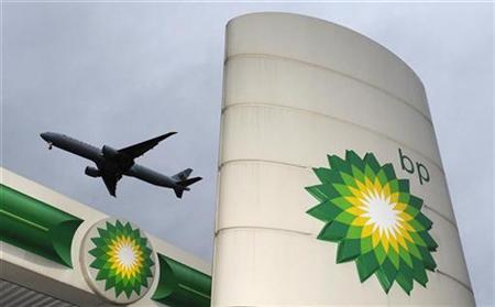 An aircraft flies over a British Petroleum petrol station at Heathrow in London February 2, 2010. REUTERS/Toby Melville
An aircraft flies over a British Petroleum petrol station at Heathrow in London February 2, 2010. REUTERS/Toby Melville