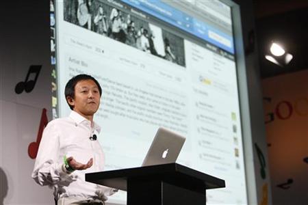
Lala founder Bill Nguyen speaks during the "Discover Music!" event at Capitol Studios in Hollywood, California October 28, 2009. REUTERS/Mario Anzuoni
