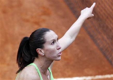 Jelena Jankovic of Serbia reacts during a match against Serena Williams of U.S. during their semi-final match at the Rome Masters tennis tournament May 7, 2010. REUTERS/Alessandro Bianchi
Jelena Jankovic of Serbia reacts during a match against Serena Williams of U.S. during their semi-final match at the Rome Masters tennis tournament May 7, 2010. REUTERS/Alessandro Bianchi