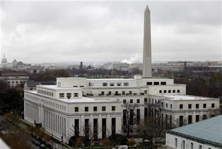 The Federal Reserve building is seen with the Washington Monument and U.S. Capitol in the background in Washington November 24, 2009. REUTERS/Yuri Gripas
The Federal Reserve building is seen with the Washington Monument and U.S. Capitol in the background in Washington November 24, 2009. REUTERS/Yuri Gripas