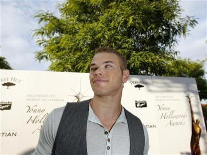 
Actor Kellan Lutz poses at the Hollywood Life's 11th Annual Young Hollywood Awards at the Eli and Edythe Broad Stage in Santa Monica, California, June 7, 2009. REUTERS/Mario Anzuoni
