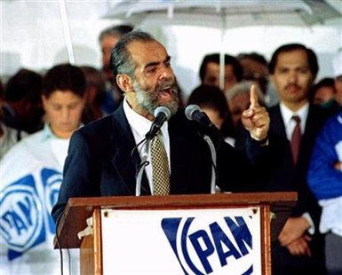 Conservative Presidential Candidate of National Action Party (PAN) Diego Fernandez de Cevallos makes a point during an address to his supporters at a rally, formally closing his campaign in Mexico City August 13
Conservative Presidential Candidate of National Action Party (PAN) Diego Fernandez de Cevallos makes a point during an address to his supporters at a rally, formally closing his campaign in Mexico City August 13