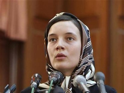 French language teaching assistant Clotilde Reiss testifies during her trial at the Revolutionary court in Tehran August 8, 2009. REUTERS/Fars News
French language teaching assistant Clotilde Reiss testifies during her trial at the Revolutionary court in Tehran August 8, 2009. REUTERS/Fars News