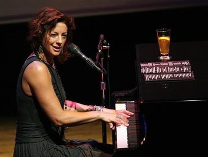 Canadian singer Sarah McLachlan performs at the first Cinema Against AIDS Toronto gala September 15, 2009. REUTERS/Mario Anzuoni
Canadian singer Sarah McLachlan performs at the first Cinema Against AIDS Toronto gala September 15, 2009. REUTERS/Mario Anzuoni