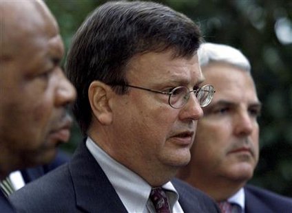 U.S. Republican congressman from Indiana Mark Souder (R-IN) (C), congressman Eliyah E. Cummings (L) and congressman John Shaddeg talk to the press after meeting the deposed king of Afghanistan Mohammad Zahir Shah at the king's residence in the outskirts of Rome in this file image from November 9, 2001. REUTERS/Paolo Cocco/Files
U.S. Republican congressman from Indiana Mark Souder (R-IN) (C), congressman Eliyah E. Cummings (L) and congressman John Shaddeg talk to the press after meeting the deposed king of Afghanistan Mohammad Zahir Shah at the king's residence in the outskirts of Rome in this file image from November 9, 2001. REUTERS/Paolo Cocco/Files