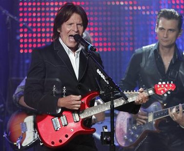 Singer John Fogerty (L) performs at the 58th annual BMI Pop Awards in Beverly Hills, California, May 18, 2010. REUTERS/Fred Prouser
Singer John Fogerty (L) performs at the 58th annual BMI Pop Awards in Beverly Hills, California, May 18, 2010. REUTERS/Fred Prouser