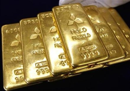 Gold bars are displayed at a branch of Mitsubishi Materials Corporation in Tokyo September 4, 2009. REUTERS/Issei Kato
Gold bars are displayed at a branch of Mitsubishi Materials Corporation in Tokyo September 4, 2009. REUTERS/Issei Kato