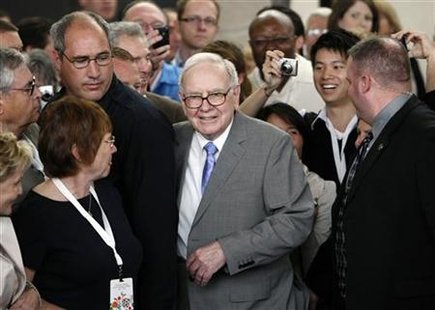 Berkshire Hathaway chairman Warren Buffett arrives to play table tennis with world champion Ariel Hsing at the Berkshire Hathaway annual meeting weekend in Omaha May 2, 2010. REUTERS/Rick Wilking
Berkshire Hathaway chairman Warren Buffett arrives to play table tennis with world champion Ariel Hsing at the Berkshire Hathaway annual meeting weekend in Omaha May 2, 2010. REUTERS/Rick Wilking