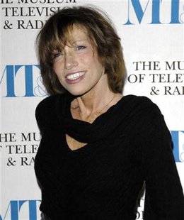 Carly Simon arrives at the Museum of Television & Radio's annual gala in New York, February 8, 2007. REUTERS/Chip East
Carly Simon arrives at the Museum of Television & Radio's annual gala in New York, February 8, 2007. REUTERS/Chip East