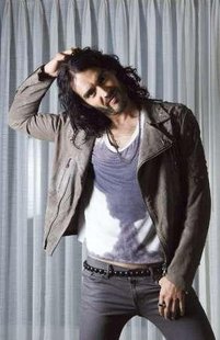 
Actor Russell Brand poses for a portrait while promoting the film "Get Him to the Greek" in New York May 18, 2010. REUTERS/Lucas Jackson
