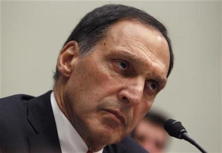 Richard Fuld, former chairman and chief executive officer of Lehman, listens while testifying at the House Financial Services Committee hearing on "Public Policy Issues raised by the Report of the Lehman Bankruptcy Examiner" on Capitol Hill in Washington April 20, 2010. REUTERS/Jim Young
Richard Fuld, former chairman and chief executive officer of Lehman, listens while testifying at the House Financial Services Committee hearing on "Public Policy Issues raised by the Report of the Lehman Bankruptcy Examiner" on Capitol Hill in Washington April 20, 2010. REUTERS/Jim Young