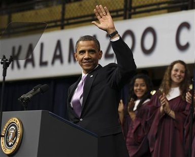 U.S. President Barack Obama attends the 2010 Kalamazoo Central High School graduation at Western Michigan University in Michigan, June 7, 2010. REUTERS/Larry Downing
U.S. President Barack Obama attends the 2010 Kalamazoo Central High School graduation at Western Michigan University in Michigan, June 7, 2010. REUTERS/Larry Downing