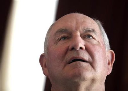 Georgia Governor Sonny Perdue listens to reporter's questions during a news conference in Havana June 8, 2010. Perdue was in Cuba leading a trade delegation from Georgia seeking business on the communist-led island. REUTERS/Enrique De La Osa
Georgia Governor Sonny Perdue listens to reporter's questions during a news conference in Havana June 8, 2010. Perdue was in Cuba leading a trade delegation from Georgia seeking business on the communist-led island. REUTERS/Enrique De La Osa