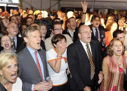 
Supporters of the Dutch Liberal Party (VVD) react after listening to the initial results of the general elections in The Hague June 9, 2010. REUTERS/Toussaint Kluiters/United Photos
