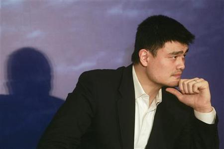 
Houston Rockets center Yao Ming attends a WildAid public awareness campaign in Shanghai December 18, 2009. REUTERS/Stringer
