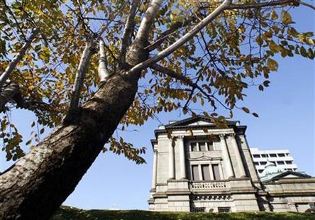 
A tree is seen near the Bank of Japan (BOJ) headquarters during autumn in Tokyo November 25, 2009. REUTERS/Yuriko Nakao
