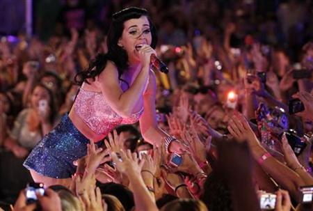 
Katy Perry performs at the 2010 MuchMusic Video Awards in Toronto June 20, 2010. REUTERS/Mike Cassese
