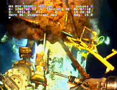 Gas and oil continue to leak at the Deepwater Horizon oil spill site in the Gulf of Mexico, in this frame grab captured from a BP live video feed in this July 2, 2010 file photo. REUTERS/BP/Handout
Gas and oil continue to leak at the Deepwater Horizon oil spill site in the Gulf of Mexico, in this frame grab captured from a BP live video feed in this July 2, 2010 file photo. REUTERS/BP/Handout
