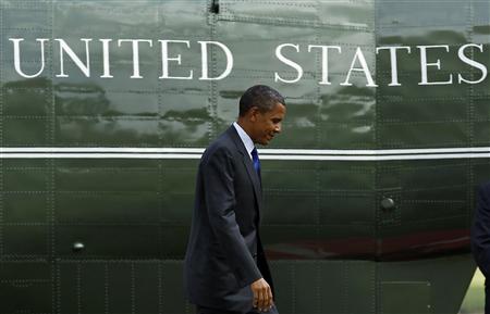 
U.S. President Barack Obama walks across the South Lawn after stepping off Marine One at the White House in Washington, July 9, 2010. REUTERS/Jim Young
