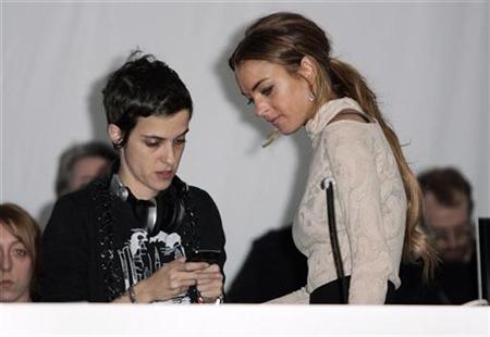 
Lindsay Lohan (R) talks to DJ Samantha Ronson before the Charlotte Ronson collection show at New York Fashion Week February 13, 2009. REUTERS/Carlo Allegri
