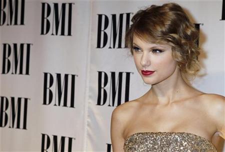 
Singer and songwriter Taylor Swift arrives at the 58th annual BMI Pop Awards in Beverly Hills, California May 18, 2010. REUTERS/Fred Prouser
