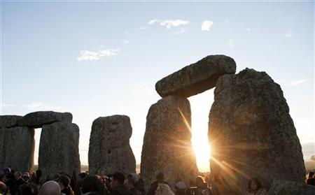 
People attend the annual summer solstice at the Stonehenge monument on Salisbury Plain in Wiltshire, southern England June 21, 2010. REUTERS/Kieran Doherty
