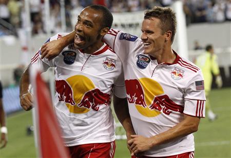 New York Red Bulls' Thierry Henry of France celebrates with team mate Seth Stammler after he scored against Tottenham Hotspur in their friendly soccer match at the Red Bull Arena in Harrison, New Jersey, July 22, 2010. REUTERS/Mike Segar
New York Red Bulls' Thierry Henry of France celebrates with team mate Seth Stammler after he scored against Tottenham Hotspur in their friendly soccer match at the Red Bull Arena in Harrison, New Jersey, July 22, 2010. REUTERS/Mike Segar