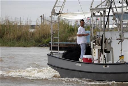 A fisherman stands on his boat near the Marina in Venice, Louisiana May 3, 2010. REUTERS/Carlos Barria
A fisherman stands on his boat near the Marina in Venice, Louisiana May 3, 2010. REUTERS/Carlos Barria