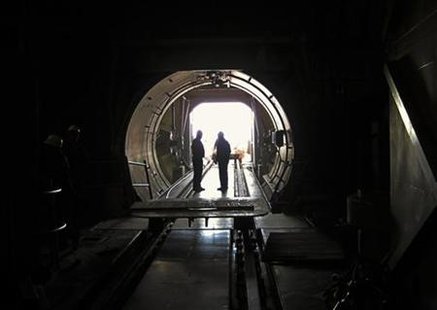 
People work in the nuclear power plant in Bushehr, about 1,215 km (755 miles) south of Tehran, November 30, 2009.REUTERS/Vladimir Soldatkin
