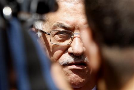 
Palestinian President Mahmoud Abbas speaks to reporters after meeting with Jordan's King Abdullah at the Royal Palace in Amman July 26, 2010. REUTERS/Ali Jarekji

