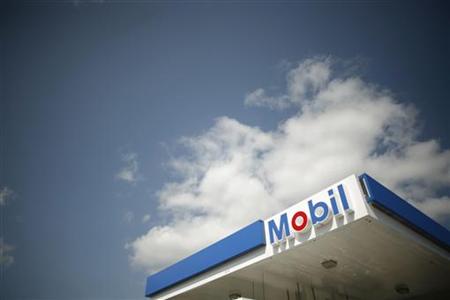 
A Mobil gas station is seen in Medford, Massachusetts, April 30, 2008. REUTERS/Brian Snyder
