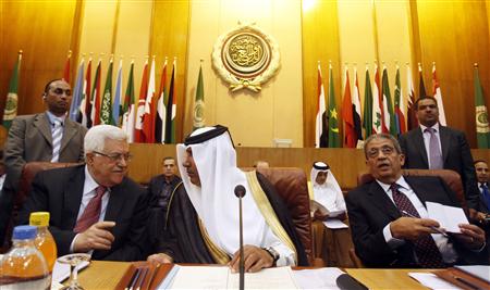
Palestinian President Mahmoud Abbas (L) speaks with Qatar's Prime Minister Sheikh Hamad bin Jassim al-Thani (C) and Arab League Secretary-General Amr Moussa at the opening session of the foreign ministers meeting at Arab League headquarters in Cairo July 29, 2010. REUTERS/Amr Abdallah Dalsh

