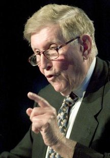 
Sumner Redstone, chairman and chief executive officer of Viacom, Inc., gives a keynote address to broadcasters at the National Association of Broadcasters convention April 10, 2000 in Las Vegas. REUTERS/Steve Marcus
