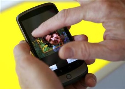 A model demonstrates the Nexus One smartphone, the first mobile phone Google will sell directly to consumers based on its Android platform, after a news conference at Google headquarters in Mountain View, California January 5, 2010. REUTERS/Robert Galbraith
A model demonstrates the Nexus One smartphone, the first mobile phone Google will sell directly to consumers based on its Android platform, after a news conference at Google headquarters in Mountain View, California January 5, 2010. REUTERS/Robert Galbraith