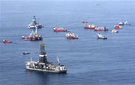 
Drill ships and response vessels work in the Gulf of Mexico off the Louisiana coast line while attempting to drill relief wells at the Deepwater Horizon Oil Spill wellhead July 27, 2010. REUTERS/Sean Gardner
