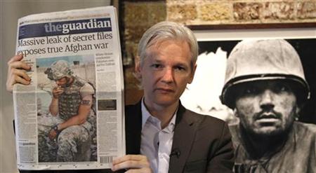 Wikileaks founder Julian Assange holds up a copy of the Guardian newspaper during a press conference at the Frontline Club in central London, July 26, 2010. REUTERS/Andrew Winning
Wikileaks founder Julian Assange holds up a copy of the Guardian newspaper during a press conference at the Frontline Club in central London, July 26, 2010. REUTERS/Andrew Winning