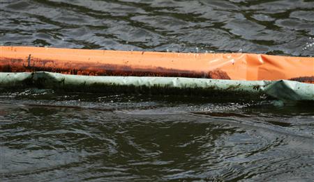 Booms are seen floating on the Kalamazoo river, after an oil pipeline, owned by Enbridge Energy Partners, leaked an estimated 820,000 gallons of oil into the Kalamazoo river in Western Michigan near Marshall July 30, 2010. REUTES/Rebecca Cook
Booms are seen floating on the Kalamazoo river, after an oil pipeline, owned by Enbridge Energy Partners, leaked an estimated 820,000 gallons of oil into the Kalamazoo river in Western Michigan near Marshall July 30, 2010. REUTES/Rebecca Cook