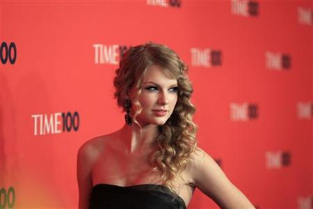Singer Taylor Swift arrives for the "Time's 100 Most Influential People in the World" gala in New York May 4, 2010. REUTERS/Lucas Jackson
Singer Taylor Swift arrives for the "Time's 100 Most Influential People in the World" gala in New York May 4, 2010. REUTERS/Lucas Jackson
