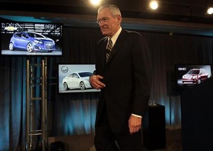 General Motors acting chief executive Ed Whitacre leaves a news conference in Detroit, Michigan in this January 25, 2010 file photo.REUTERS/Rebecca Cook
General Motors acting chief executive Ed Whitacre leaves a news conference in Detroit, Michigan in this January 25, 2010 file photo.REUTERS/Rebecca Cook
