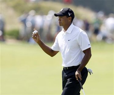 
Tiger Woods of the U.S. waves after his birdie on the 10th hole during the first round of the 92nd PGA Golf Championship at Whistling Straits in Kohler, Wisconsin, August 12, 2010. REUTERS/Matt Sullivan
