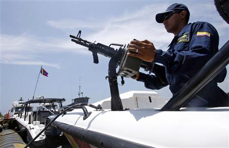 A Colombian navy sailor stands guard inside a patrol boat during a media visit to the navy base in Cartagena in this August 27, 2009 file photo. REUTERS/Jairo Castilla/Files
A Colombian navy sailor stands guard inside a patrol boat during a media visit to the navy base in Cartagena in this August 27, 2009 file photo. REUTERS/Jairo Castilla/Files