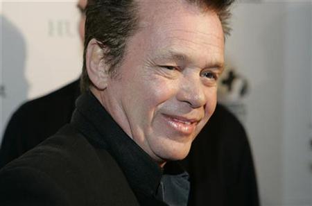 Singer John Mellencamp arrives at The Huffington Post Pre-Inaugural Ball in Washington, DC in this January 19, 2009 file photo. REUTERS/Mitch Dumke
Singer John Mellencamp arrives at The Huffington Post Pre-Inaugural Ball in Washington, DC in this January 19, 2009 file photo. REUTERS/Mitch Dumke