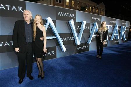 Director of the movie James Cameron and his wife Suzy Amis pose at the premiere of "Avatar" at the Mann's Grauman Chinese theatre in Hollywood, California December 16, 2009. REUTERS/Mario Anzuoni
Director of the movie James Cameron and his wife Suzy Amis pose at the premiere of "Avatar" at the Mann's Grauman Chinese theatre in Hollywood, California December 16, 2009. REUTERS/Mario Anzuoni