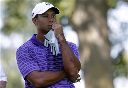 Tiger Woods waits in the 10th tee during the third round of the Barclays golf tournament in Paramus, New Jersey August 28, 2010. REUTERS/Mike Segar
Tiger Woods waits in the 10th tee during the third round of the Barclays golf tournament in Paramus, New Jersey August 28, 2010. REUTERS/Mike Segar
