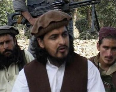 
Pakistani Taliban chief Hakimullah Mehsud (C) sits with other millitants in South Waziristan October 4, 2009 in this video grab taken from footage released October 5, 2009. REUTERS/Reuters TV
