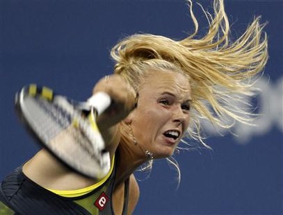 
Number one seed Caroline Wozniacki of Denmark serves to Chelsey Gullickson of the U.S. during the U.S. Open tennis tournament in New York, August 31, 2010. REUTERS/Shannon Stapleton
