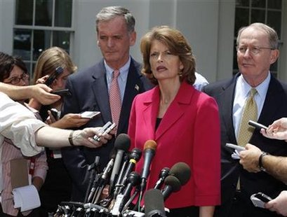 
U.S. Sen. Lamar Alexander (R), U.S. Sen. Lisa Murkowski (2nd R), and U.S. Sen. Judd Gregg (3rd R) talk after meeting with U.S. President Barack Obama and a bipartisan group of U.S. Senators to discuss passing comprehensive energy and climate legislation in Washington, June 29, 2010. REUTERS/Larry Downing
