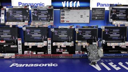 
A woman looks at Panasonic Corp's Viera TVs displayed at an electronics store in Yokohama, south of Tokyo July 29, 2010. REUTERS/Toru Hanai
