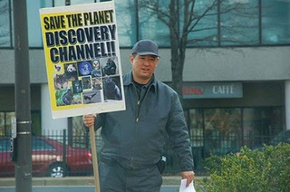 In this Flickr photo, James Jay Lee is seen protesting outside Discovery Channel in February 2008. (Photo courtesy of FOX affiliate KSAZ-TV Phoenix).